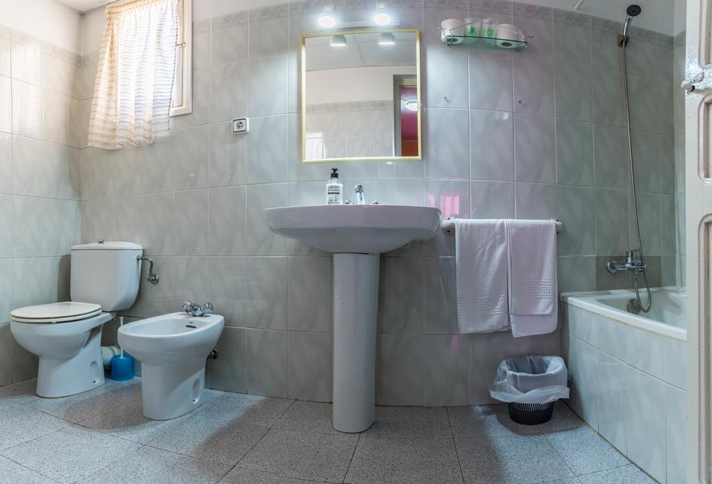 Hostal Urgell Balaguer Extérieur photo