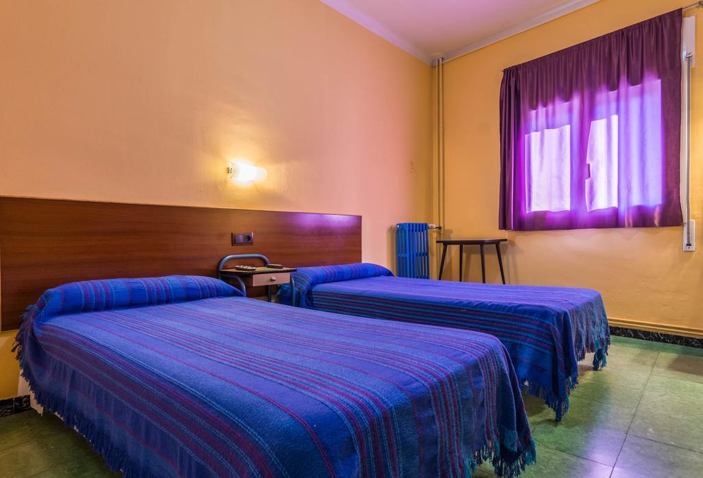 Hostal Urgell Balaguer Extérieur photo